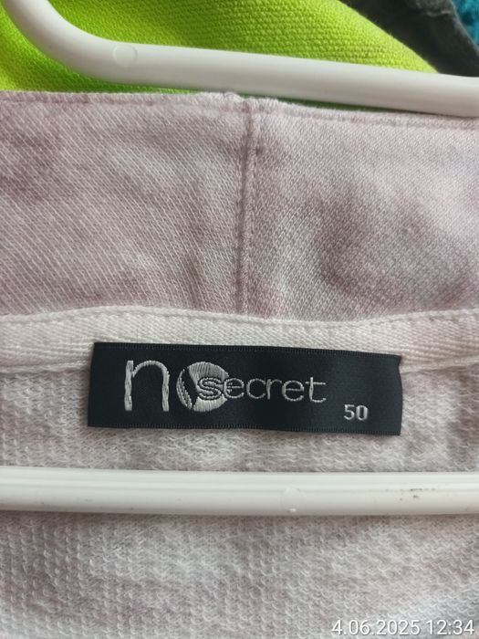 Sprzedam długą bluze rom 50