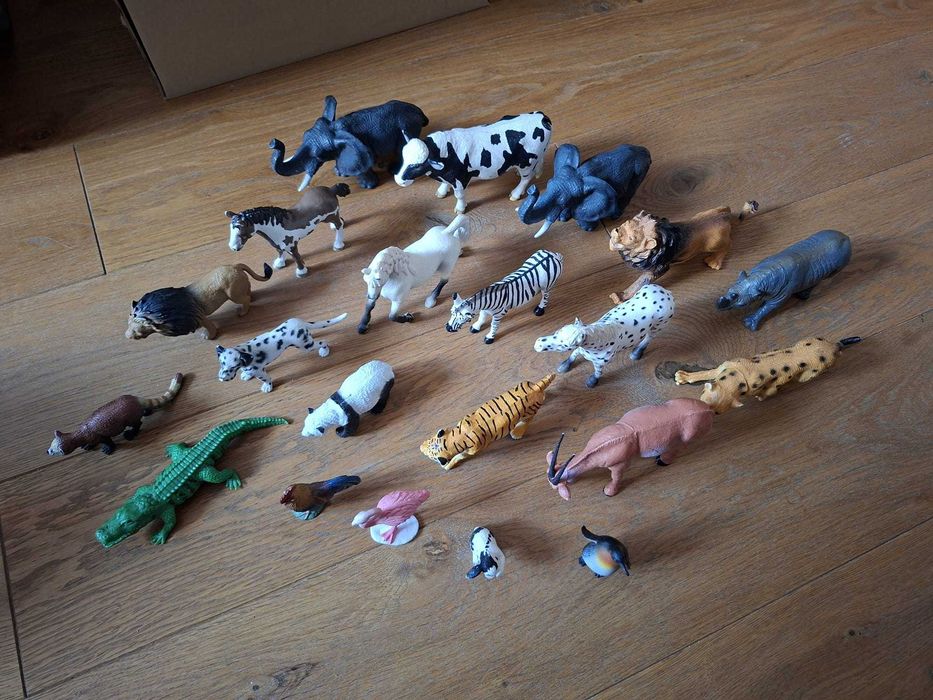 Zestaw zwierzątek do zabawy (kilka jest firmy Schleich)