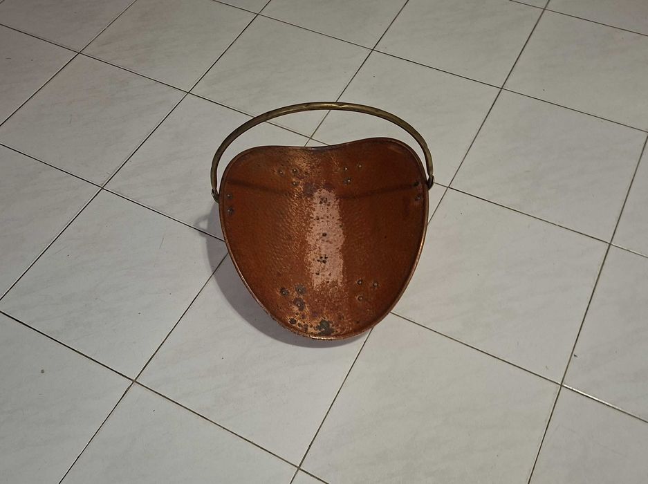 Cesto de cobre para lenha, vintage