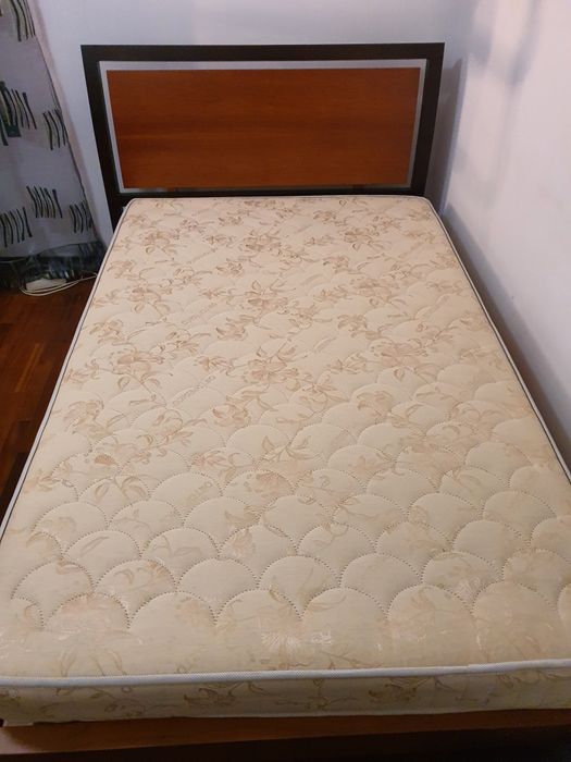 Cama Solteiro com Mesa Cabeceira