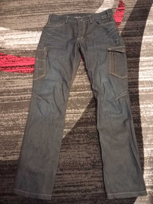 Spodnie dżinsy męskie.