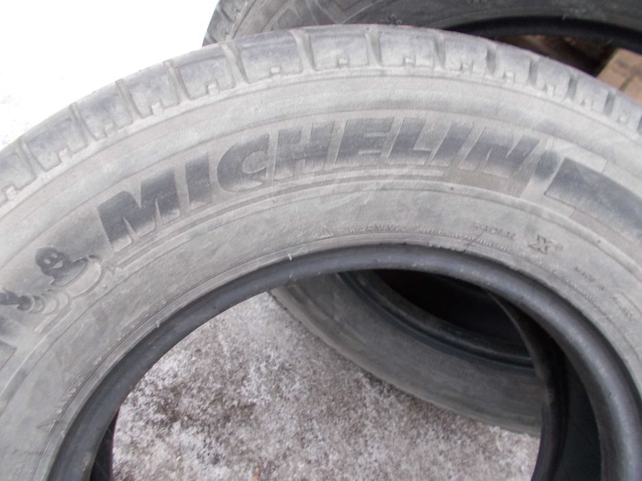 Opony,      Michelin,    205 / 75 / 16 c.     2 sztuki.