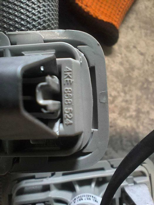 Козирьок сонцезахисний Audi E-Tron 4KE868524 / 4KE868523