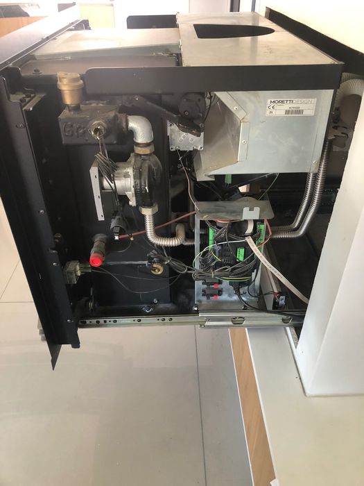 Máquina Pellets Moretti Design Aqua 22 KW