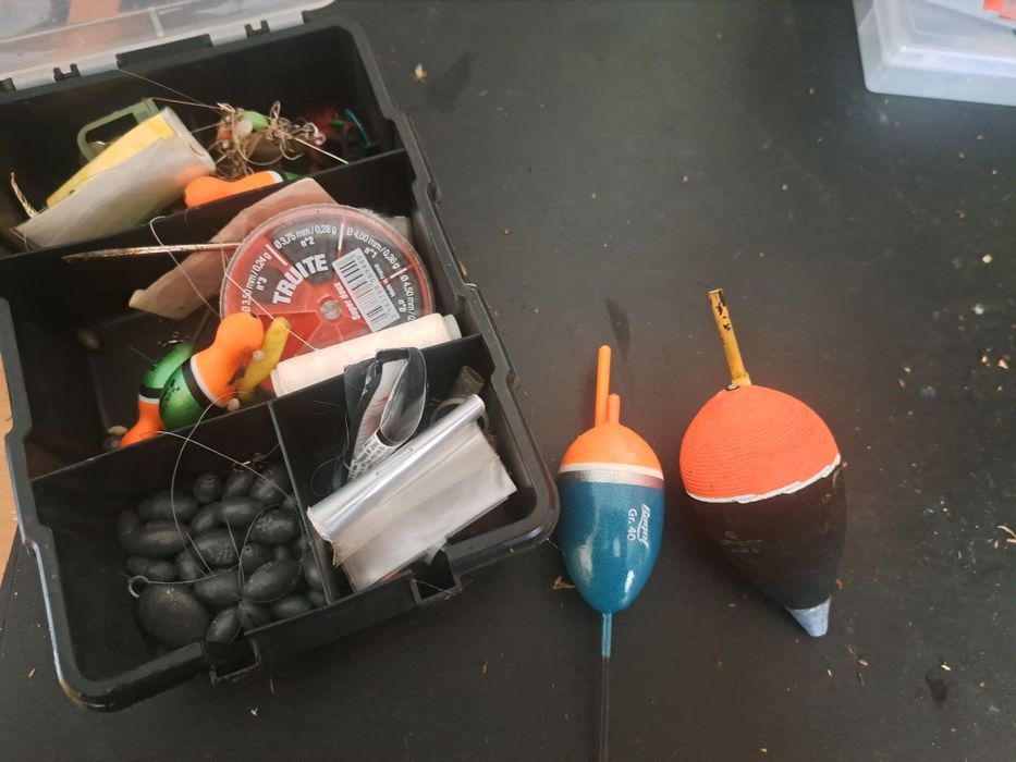 Conjunto pesca boia e medalha