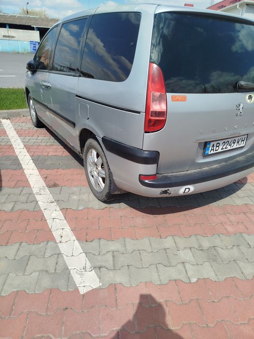 Пежо 807 мінівен