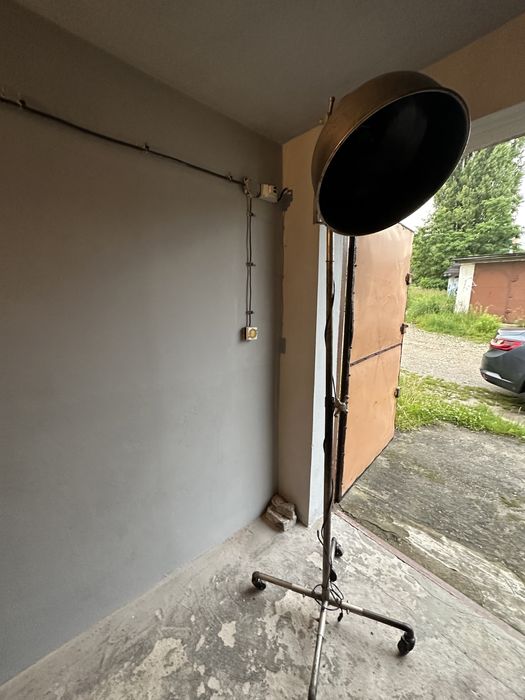 Lampa podlogowa na kolkach loft