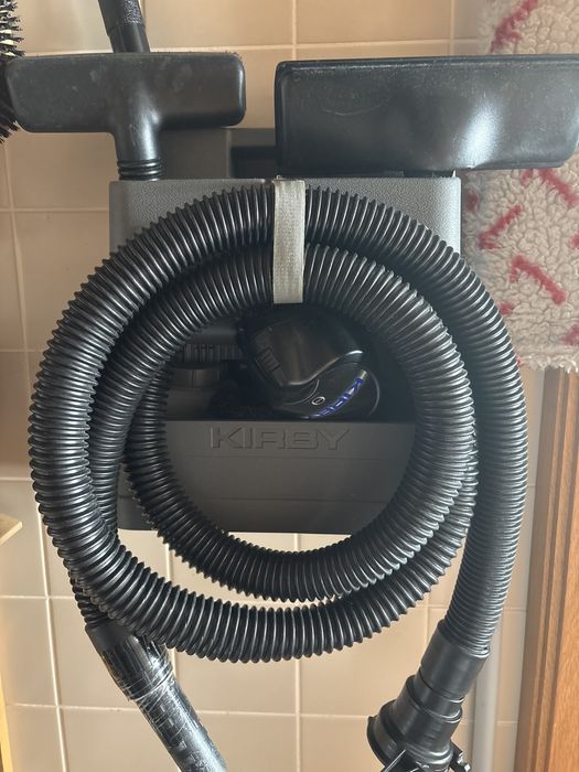 Aspirador Kirby a fncionar normalmente com todos os acessorios