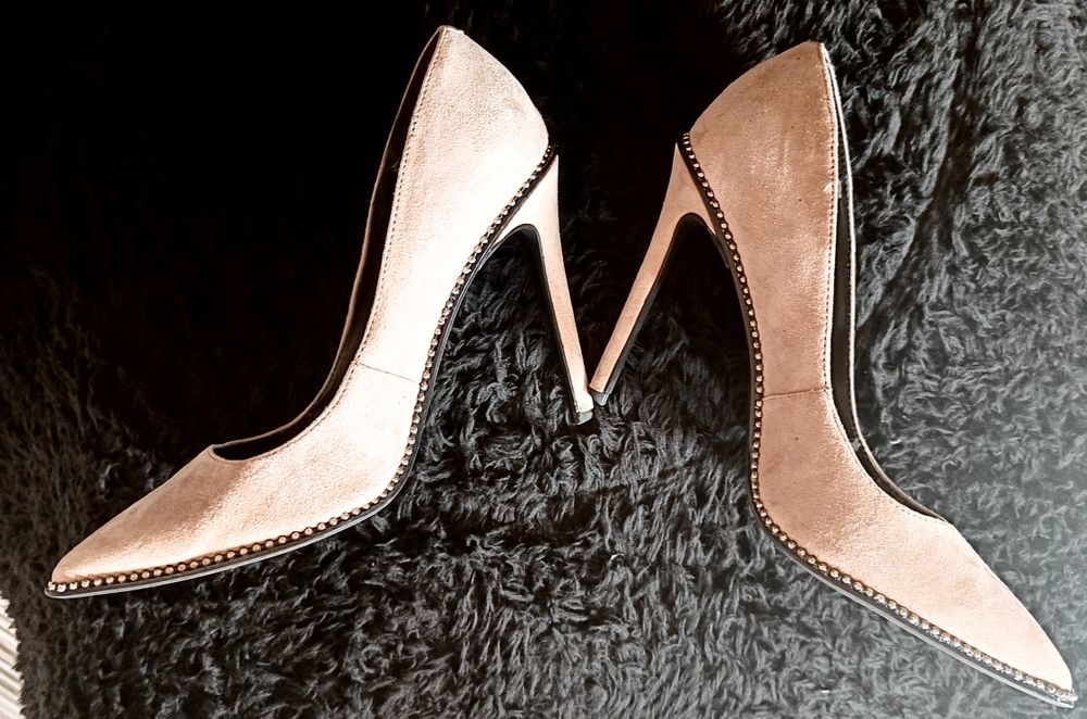 Szpilki beżowe Steve Madden