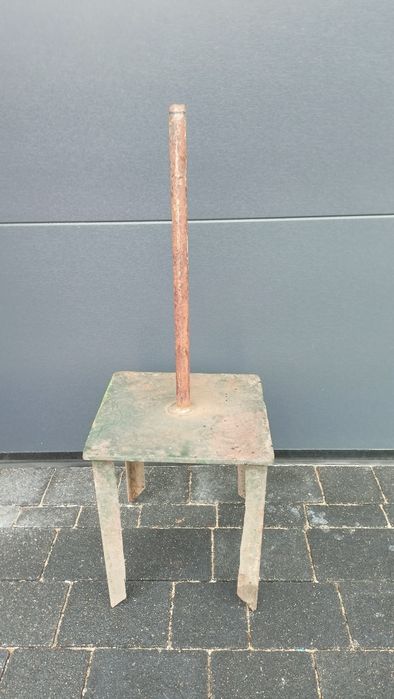 Uchwyt na parasol ogrodowy lub wieszak na pranie suszarkę