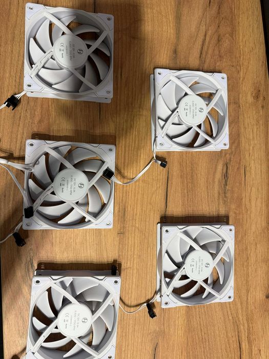Wentylatory Lian Li 5x , białe