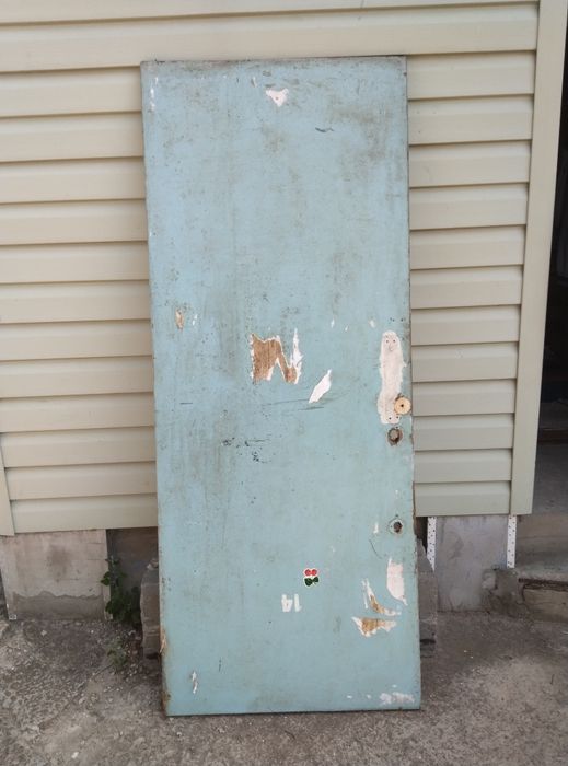 Двери деревяные .