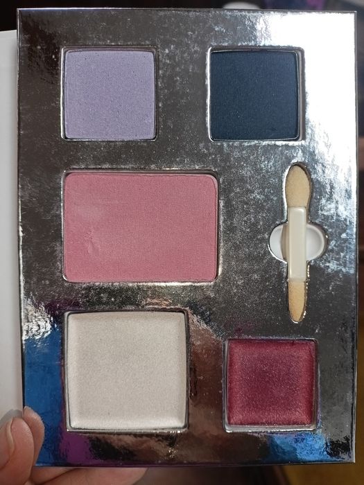 Cienie do powiek Still Jennifer Lopez Look Books z USA