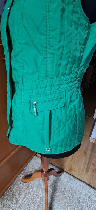 Damski bezrękawnik firmy Gerry Weber.