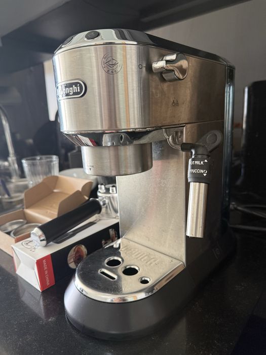 Maquina cafe Delonghi Dedica Style
