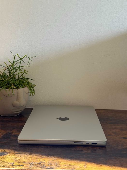 MacBook Pro 16” M3 Max  | 48 GB RAM |  1TB SSD |