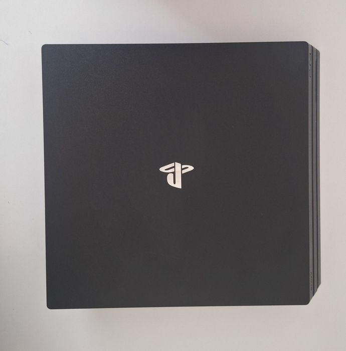 PS4 Pro 1ТВ + 2 оригінальні джойстики + підставка + всі кабелі