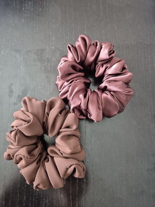 Zestaw dwóch gumek scrunchie brązowe