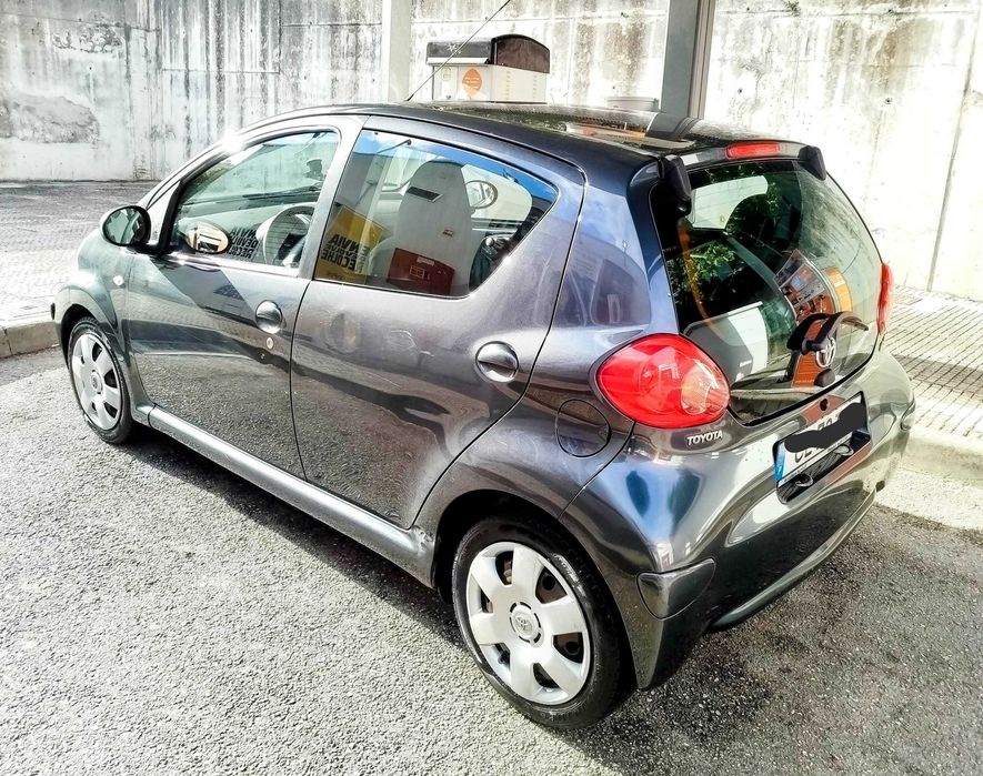 Toyota Aygo 1.0 Plus Ac excelente