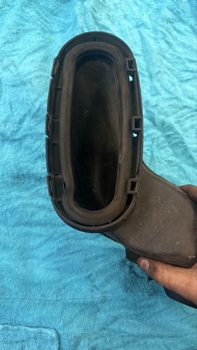 Патрубок фільтра салону е39 рест правий