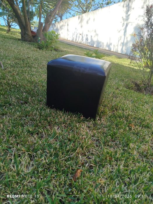 13 Banquinhos / Puffs Pretos