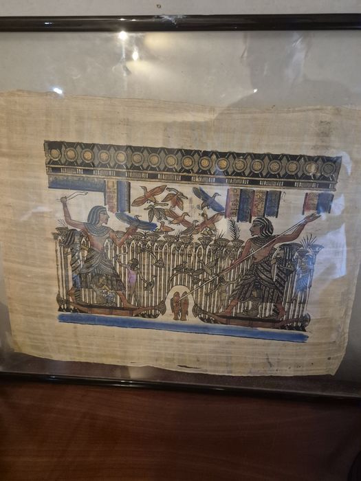 Arte quadro em papiro egipcio com sena de caça e com modura em vidro visivel dos dois lados