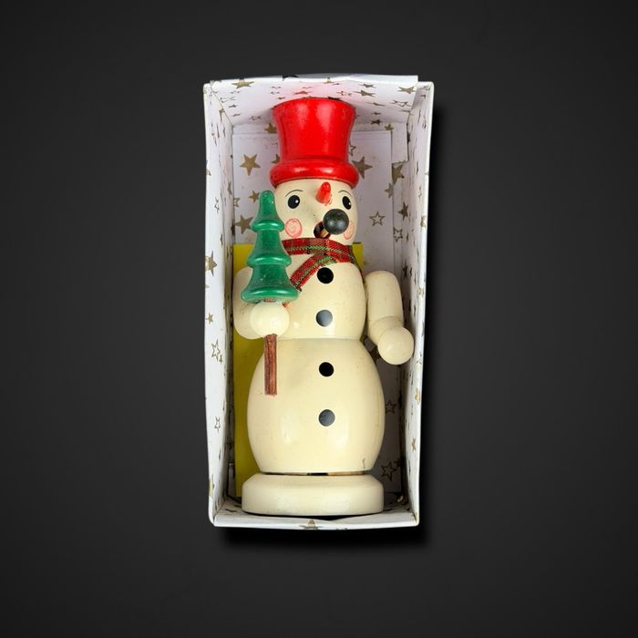 Drewniany kominek na kadzidło w formie bałwana b6/02031