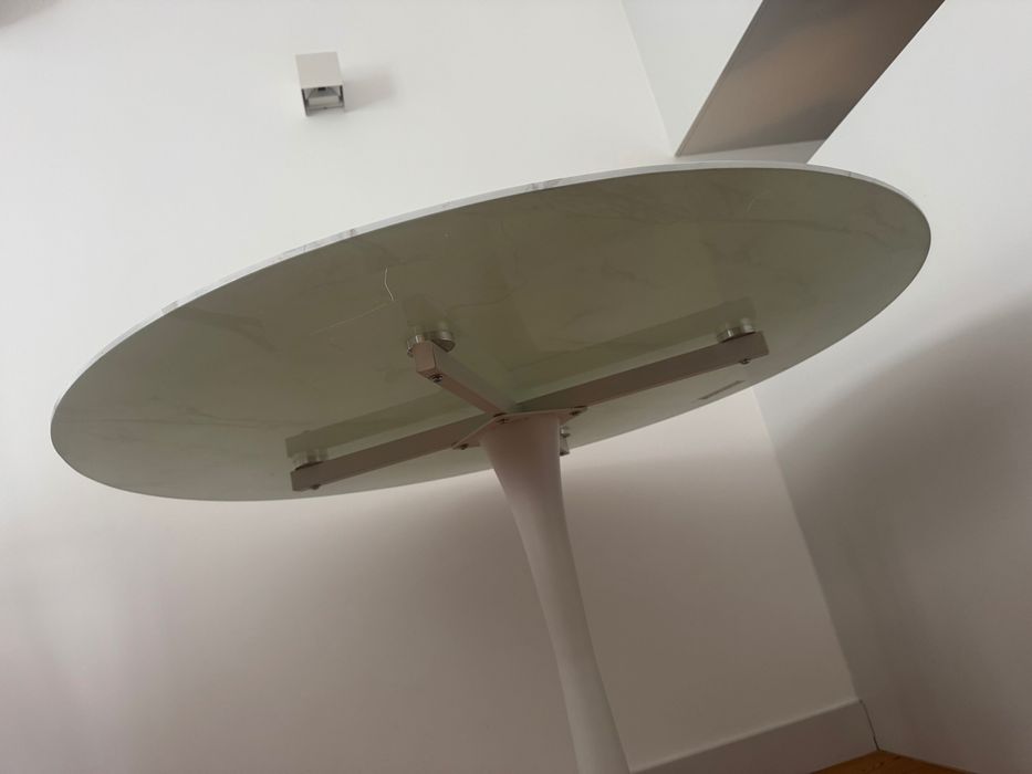 Mesa com tampo de vidro temporário