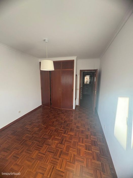 T2 à venda na Rinchoa com 2 varandas e 2 WC