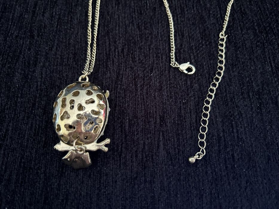 Colar com mocho e brilhantes. Novo