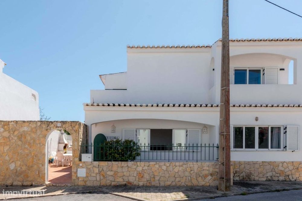 Villa de 4 quartos com personalidade e piscina em Almádena