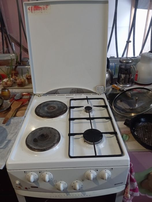 Продам комбинированную газовую електро печку  в хорошем состоянии