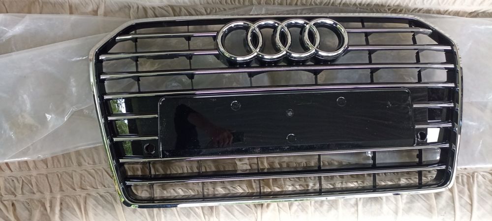 Решітка бампера Audi A6C7 Гриль