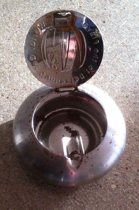 cinzeiro em metal de bolso