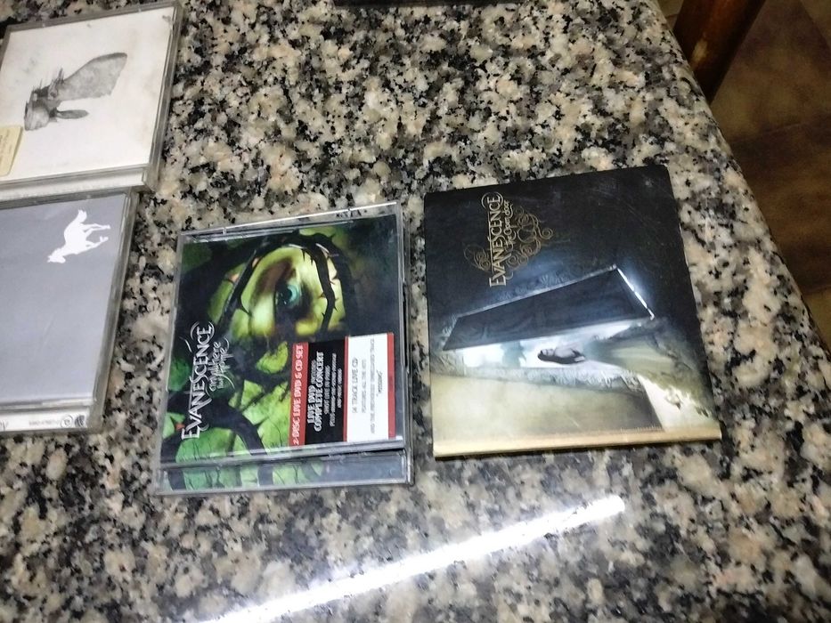 CDs musica Korn Evanescence sistem of merci entre outros