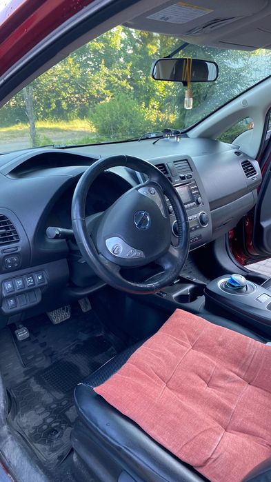Електромобіль Nissan Leaf
