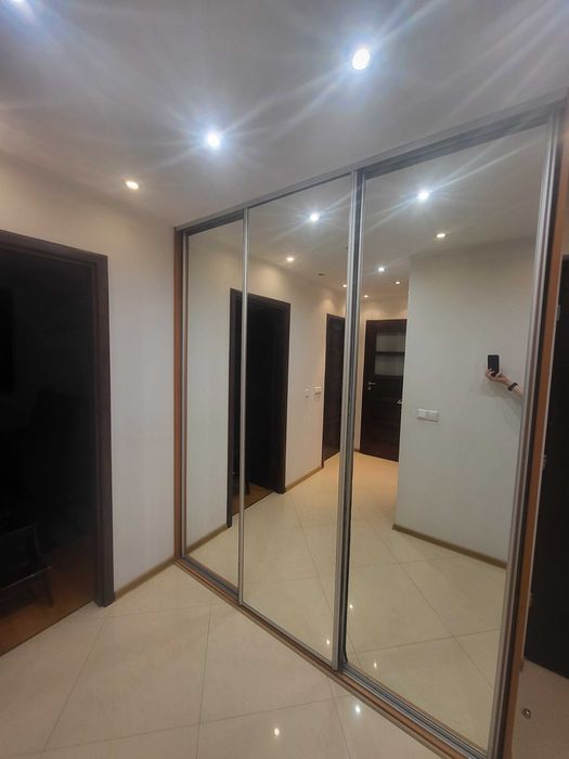 Szafa zabudowa zabudowana zabudowie sciena przesuwna 3 drzwi lustro