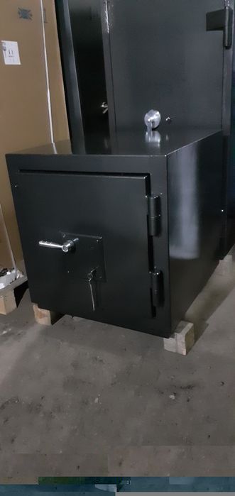 Продаю б.у  Сейф вогнезламостійкий  банківський 5 клас захисту (вибір)