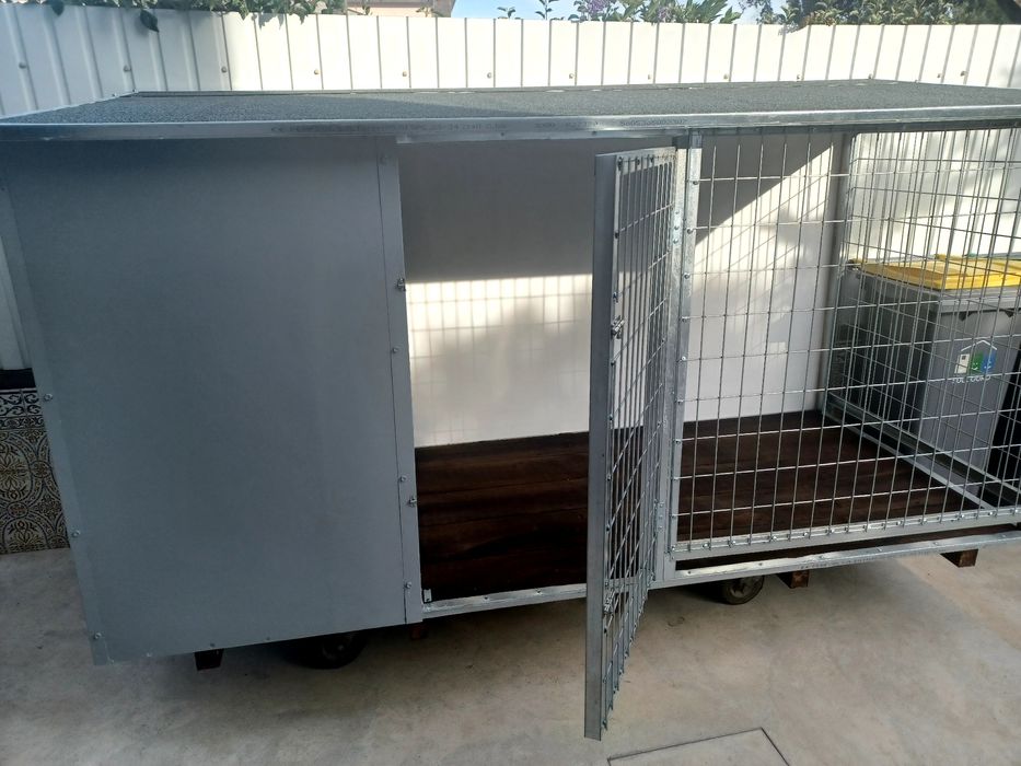 Casota com 2,50m x1,35mx1,20m.Super resistente