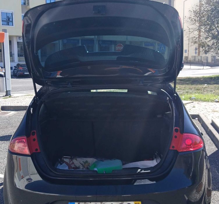 Carro Seat Leon 2008 5 portas preto a diesel 1.9 TDI foto 5