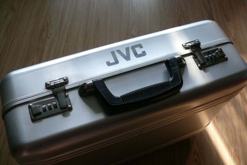 Видеокамера/камкодер JVC JY - DV 300