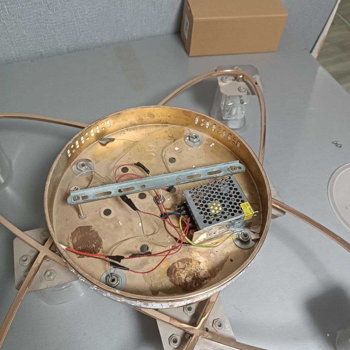 Люстра led светодиодная потолочная металл 60 см 10-60w
9 ламп+ лента