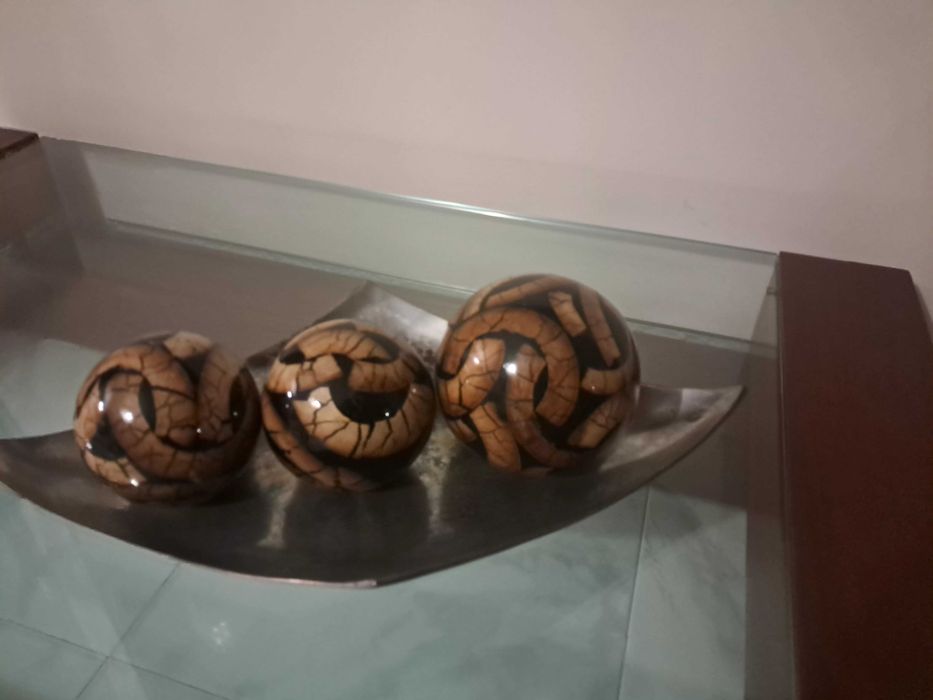 Decoracao tabuleiro com bolas decorativas