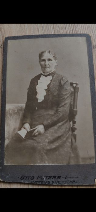 zdjęcie  zabytkowy portret typu carte de visite (karta wizytowa) XIXw