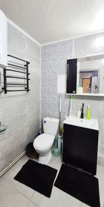 ПРОДАМ затишну 2-кімнатну квартиру у с.Зарічне, Самарівський район.