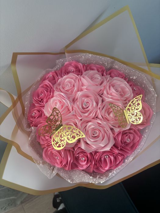 Bukiet róż ze wstażki