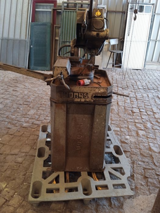 Serrote de disco para cortar tubo barras e ferro trifásico é muito bom