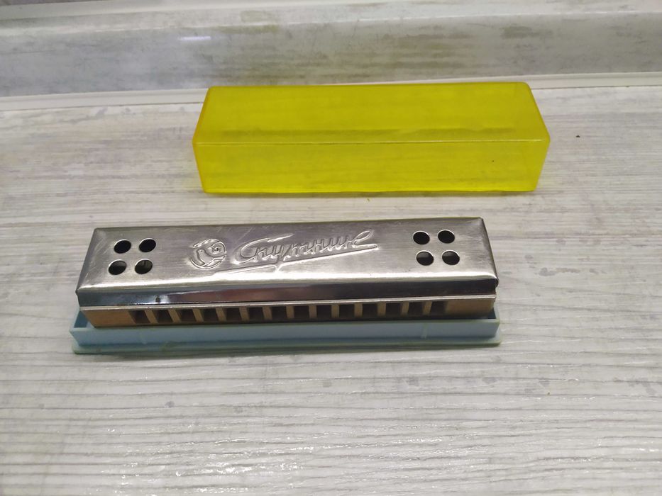 Продам губную гармошку "Спутник". СССР.