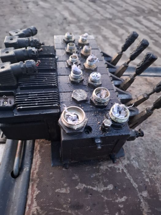 Rozdzielacz hydrauliczny danfoss sterowanie elektryczne dżojstik kostk