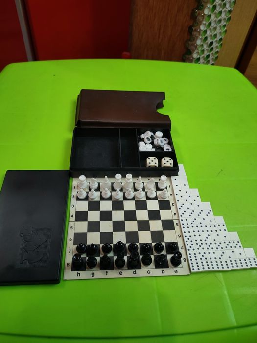 Игра для отдыха мини набор на магнитах шахматы, шашки, домино.